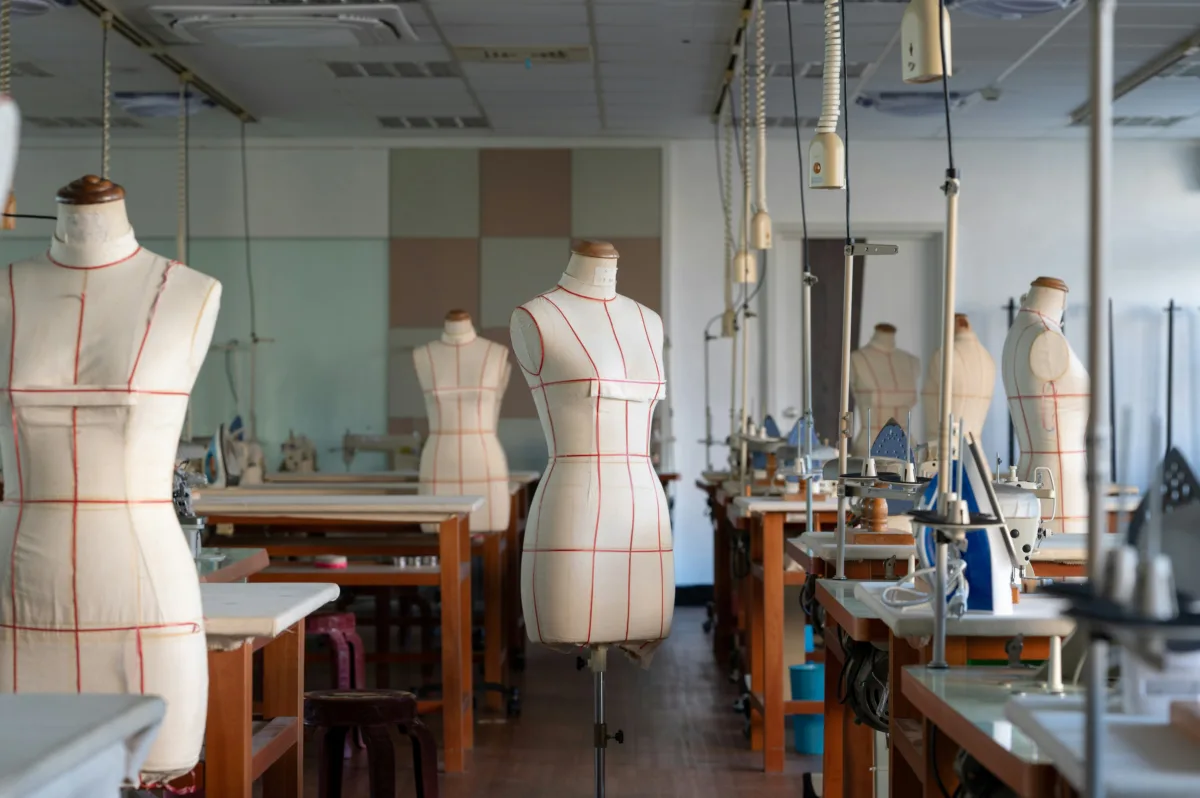 Stop letting high MOQs dictate your growth. Finding a reliable small-batch clothing manufacturer in Vietnam is the new sourcing battleground. While large apparel factory in Vietnam operations reject low-volume orders, PRIMO Sourcing specializes in identifying and negotiating with specialized suppliers who accept MOQs as low as 50–100 pieces per style. We eliminate the conflict of interest and meticulously manage pattern grading, fabric sourcing, and quality control, guaranteeing your small, custom runs meet the same exacting standards as a mass order.